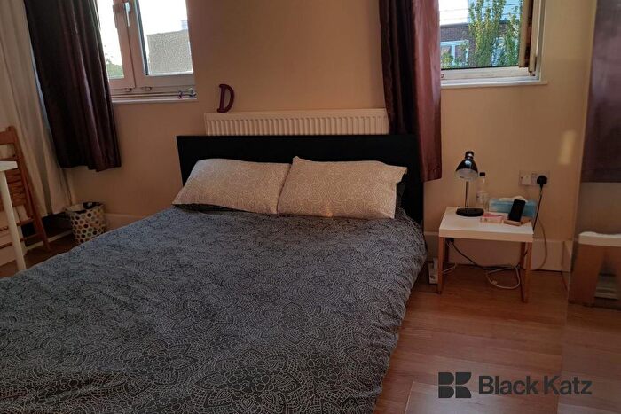 4 Bedroom Flat To Rent In Allan House Deely Road, Vauxhall, SW8