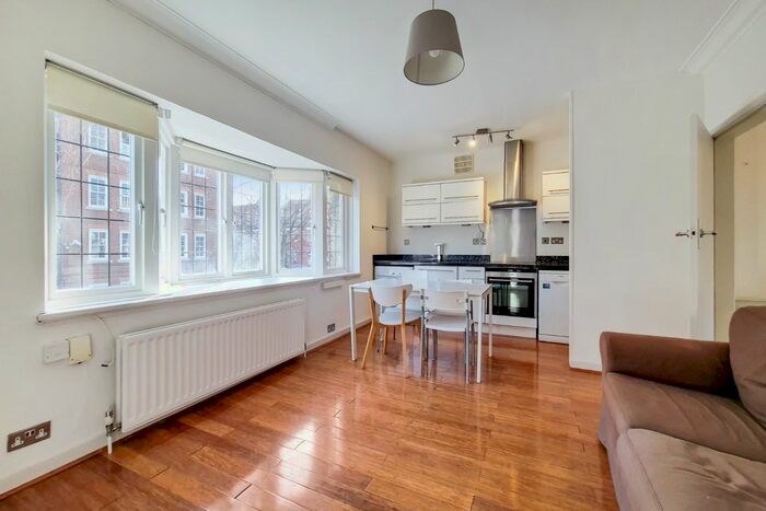 2 Bedroom Flat To Rent In Barton Road, London, W14