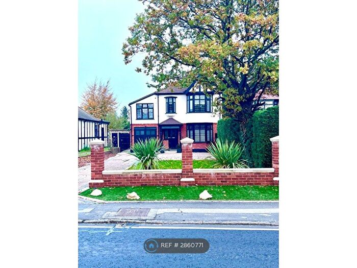 4 Bedroom Detached House To Rent In Fencepiece Road, Chigwell, IG7