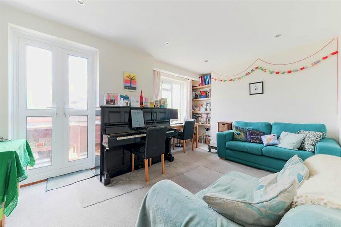 2 Bedroom Flat To Rent In Hartley House, Toland Square, Putney, SW15