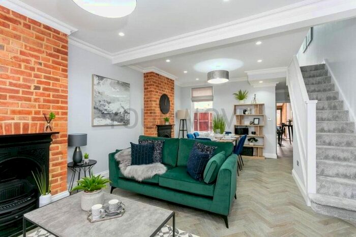 5 Bedroom Detached House To Rent In Carisbrooke Road, Walthamstow, London, E17