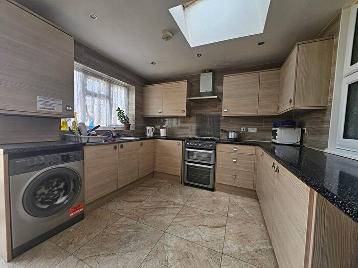 5 Bedroom Terraced House To Rent In Lonsdale Avenue, London, E6