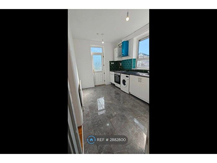 3 Bedroom Semi-Detached House To Rent In Wybourn House Road, Sheffield, S2