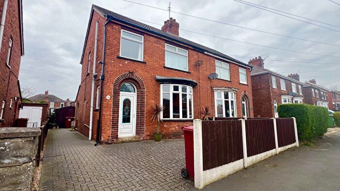 3 Bedroom Semi Detached House For Sale In Milton Road, Scunthorpe, DN16