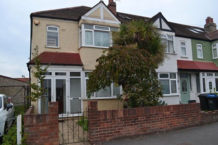 3 Bedroom End Of Terrace House To Rent In Hallowell Close, Mitcham, CR4
