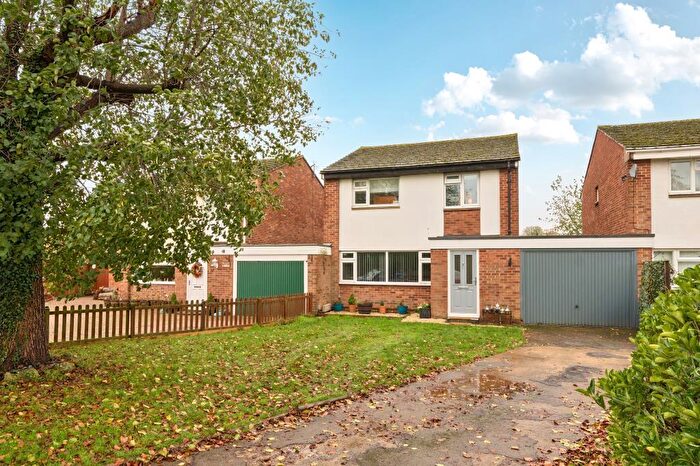 3 Bedroom Detached House For Sale In Burns Crescent, Bicester, Oxfordshire, OX26