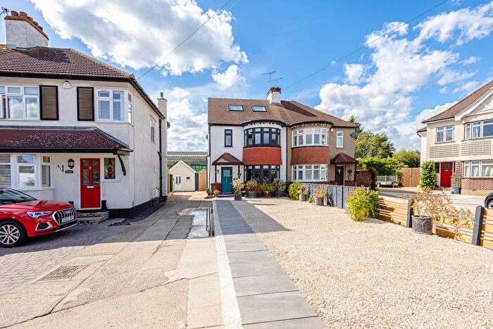 4 Bedroom Semi-detached House For Sale In Hall Crescent, Benfleet, SS7
