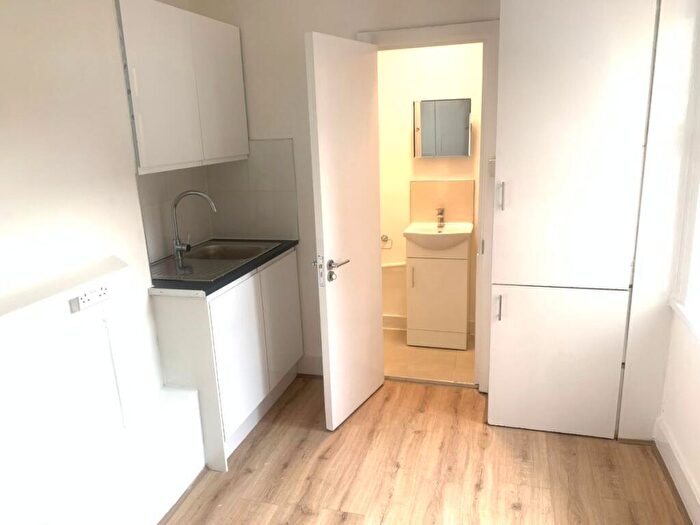 Studio To Rent In Archway Road, London, N6