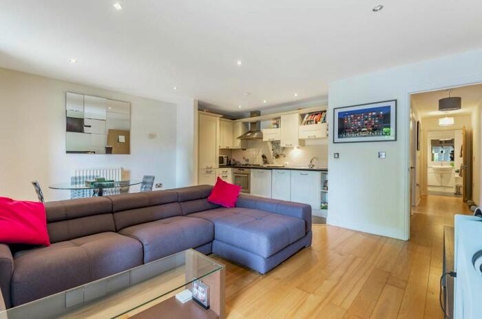 2 Bedroom Flat To Rent In Gloucester Square, London, W2