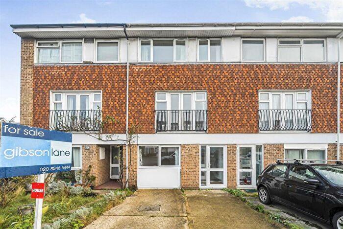 4 Bedroom Town House To Rent In Earle Gardens, Kingston Upon Thames, KT2