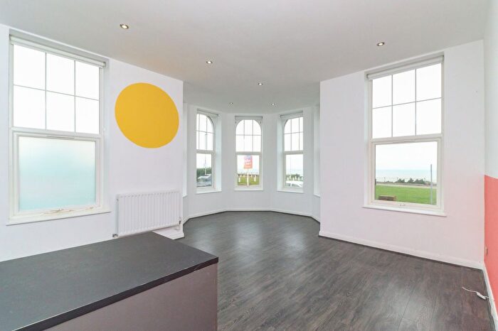 2 Bedroom Flat For Sale In First Avenue, Cliftonville, Margate, Kent, CT9