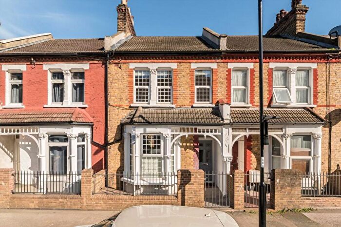 3 Bedroom Detached House To Rent In Doggett Road, Catford, SE6