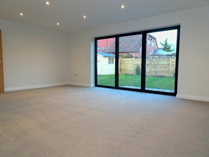 2 Bedroom Detached Bungalow To Rent In Brecon Rise, Wickersley, Rotherham, S66