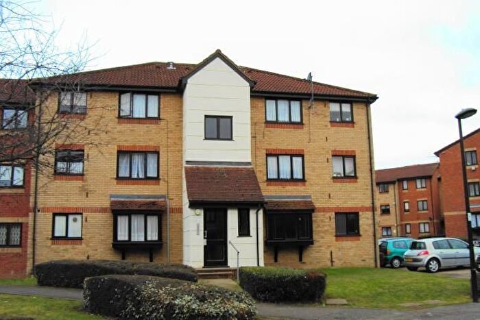 1 Bedroom Flat To Rent In Magpie Close, Enfield, EN1