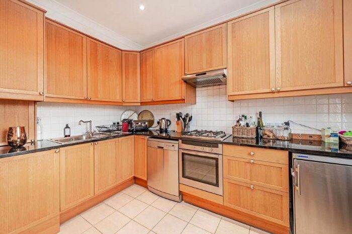 2 Bedroom Apartment To Rent In Baker Street, Marylebone, London, NW1