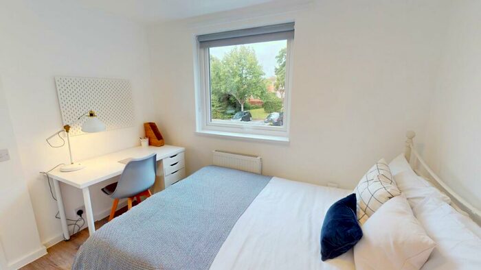 5 Bedroom House To Rent In Lebanon Close, EX4