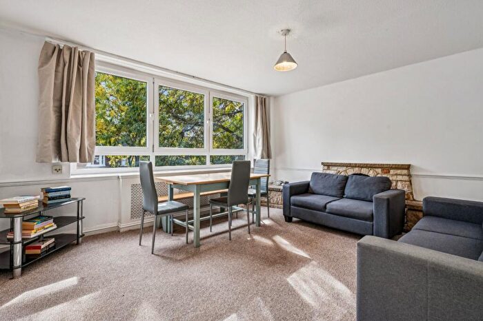 5 Bedroom Flat To Rent In Mansel Court, Battersea Bridge Road, SW11