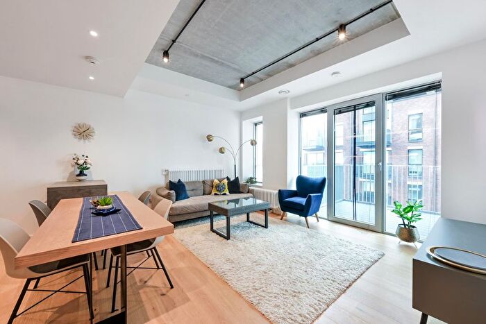 2 Bedroom Flat To Rent In Rendel House, Goodluck Hope, London, E14