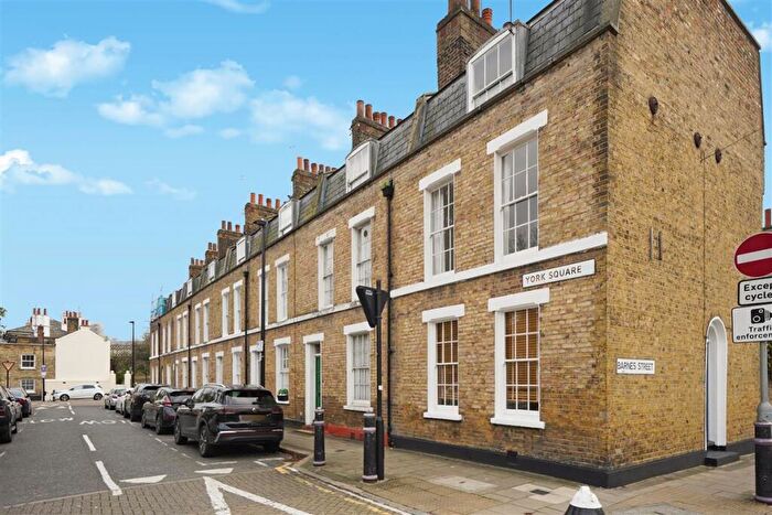 4 Bedroom End Of Terrace House For Sale In York Square, E14