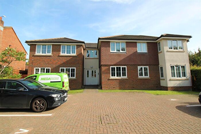 2 Bedroom Apartment To Rent In Tinsley Lane, Crawley, RH10