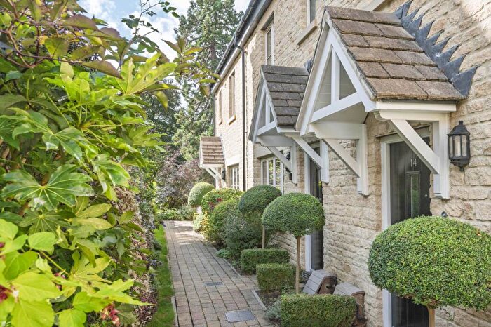 2 Bedroom Retirement Property For Sale In Penhurst Gardens, Chipping Norton, OX7