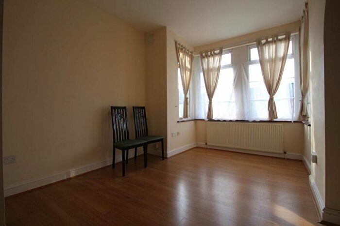 1 Bedroom Flat To Rent In Seymour Gardens Ilford, IG1