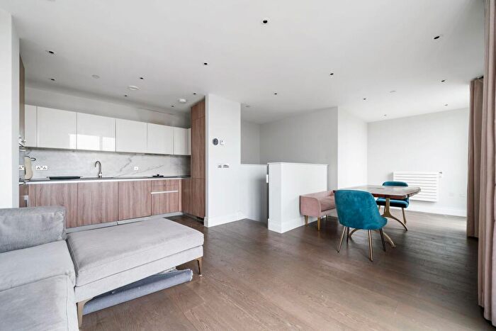 2 Bedroom Apartment For Sale In Queenshurst Square, Hamond Court Queenshurst Square, KT2