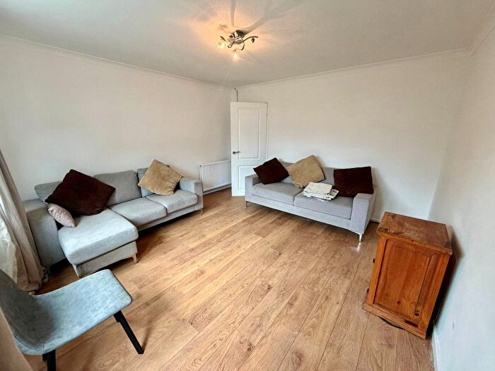 2 Bedroom Flat To Rent In Green Street, Alderley Edge, SK9