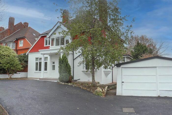 4 Bedroom Detached House To Rent In Slades Hill, Enfield EN2