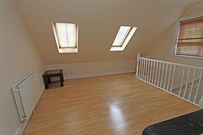 1 Bedroom Flat To Rent In High Street Colliers Wood, London, SW19