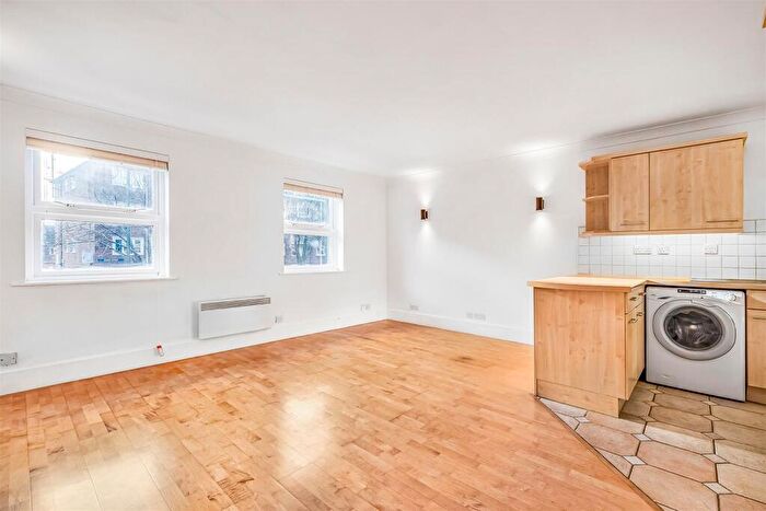 1 Bedroom Flat To Rent In Boatrace Court, Mortlake High Street, London, SW14