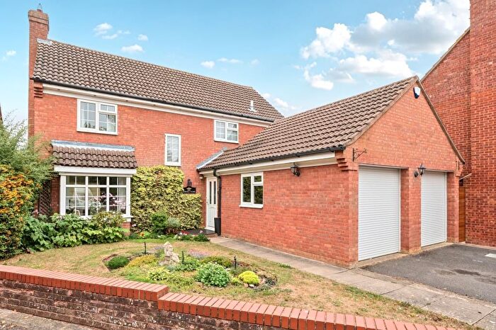 4 Bedroom Detached House For Sale In Aylesbury, Buckinghamshire, HP21