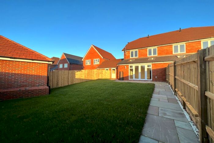 3 Bedroom Semi-Detached House To Rent In Rochford Grove, Horsham, RH12