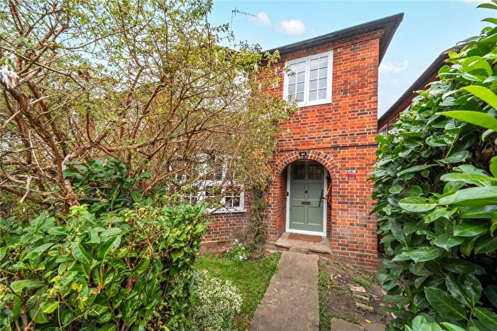 4 Bedroom Terraced House For Sale In Cascade Avenue, London, N10
