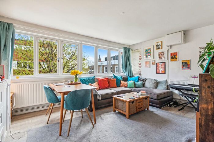 2 Bedroom Flat For Sale In Mccarthy Court, Banbury Street, SW11