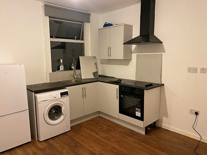 2 Bedroom Flat To Rent In Diamond Road, Slough, SL1