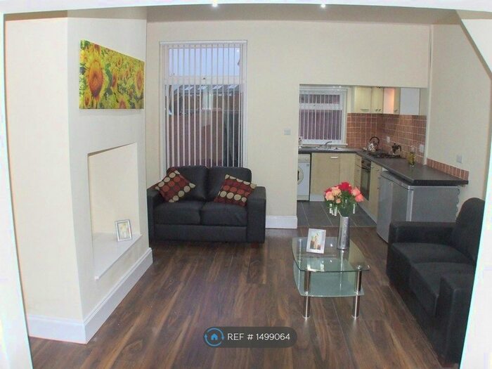 2 Bedroom Terraced House To Rent In Thornton Road, Manchester, M14