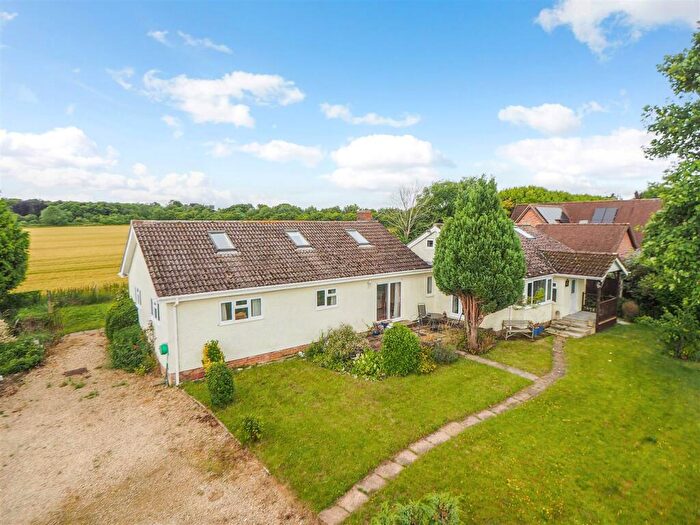 6 Bedroom Detached Bungalow For Sale In Farm Road, Little Park, SP11