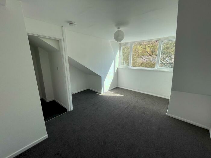 2 Bedroom End Of Terrace House To Rent In Glen Lee Lane, Long Lee, BD21