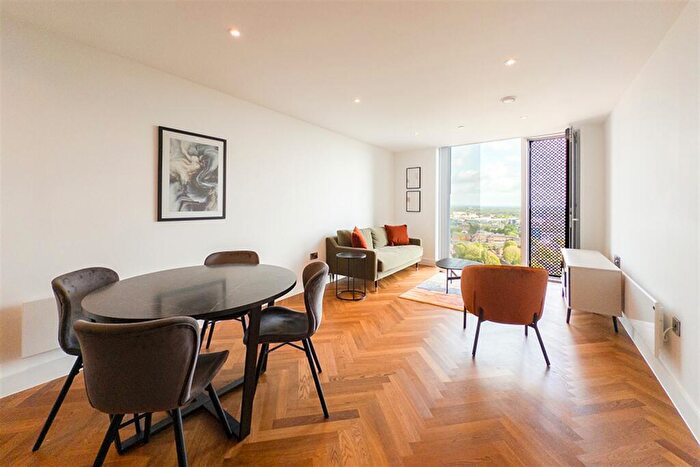 2 Bedroom Apartment To Rent In East Tower, Owen Street, M15