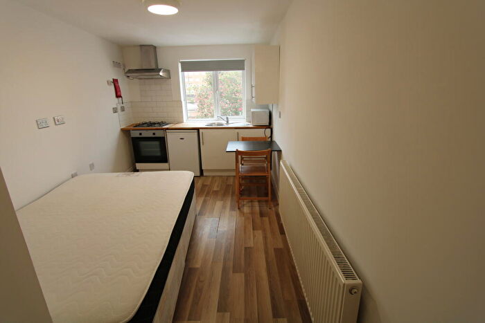 Studio To Rent In Walworth Road, Southwark, London, SE17