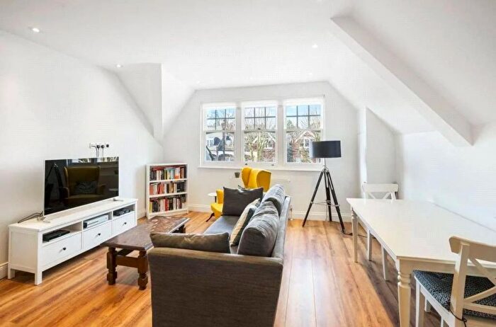 2 Bedroom Block Of Flats To Rent In Queens Avenue, London, N10