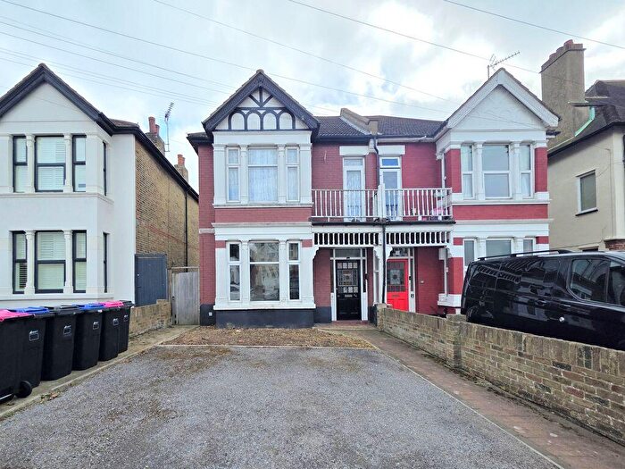 2 Bedroom Flat To Rent In Cossington Road, Westcliff-On-Sea, SS0