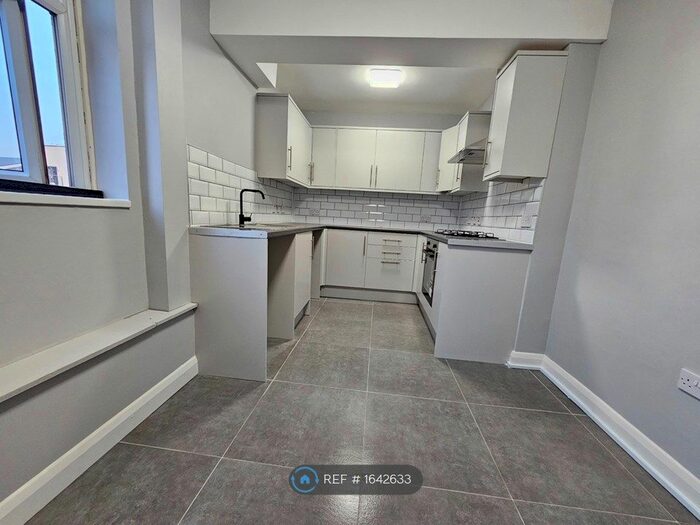 2 Bedroom Flat To Rent In Temple Hill Square, Dartford, DA1