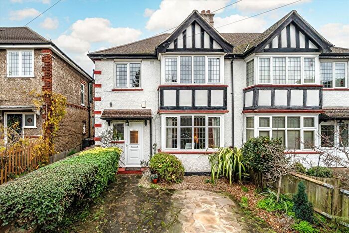 3 Bedroom Semi Detached House For Sale In Harvard Road, Isleworth, TW7