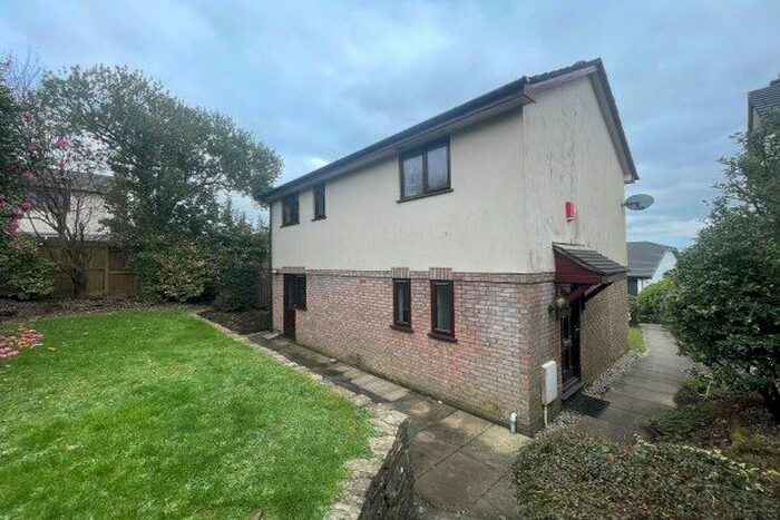 3 Bedroom Property To Rent In Carrine Road, Truro, TR1