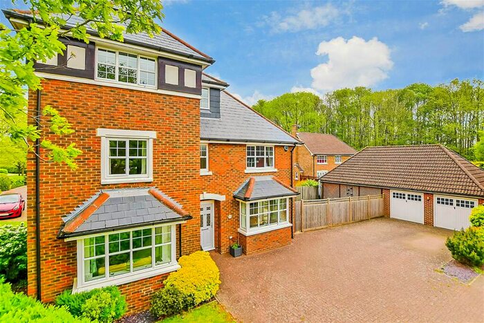 5 Bedroom Semi-Detached House For Sale In Peregrine Road, Kings Hill, West Malling, Kent, ME19