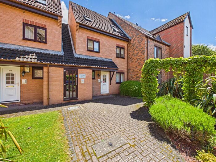 2 Bedroom Flat For Sale In Flamingo Court, Nottingham, NG7
