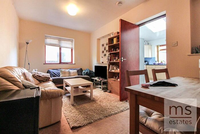 3 Bedroom Detached House To Rent In £pppw Highfield Road, Dunkirk, Nottingham, NG7