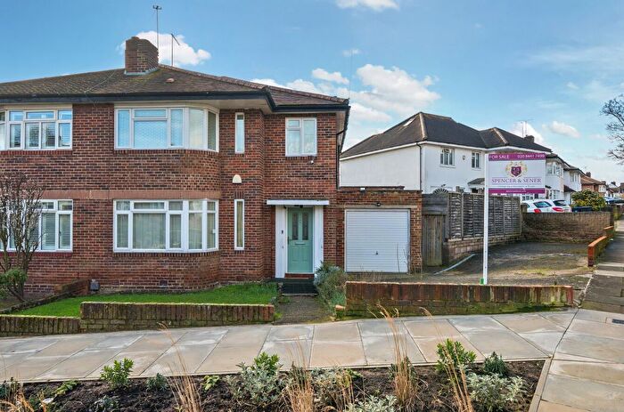 3 Bedroom Semi Detached House For Sale In St. James Avenue, London, N20